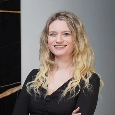 Portrait de Bénédicte Zille, Responsable Financière chez SAFESTONE