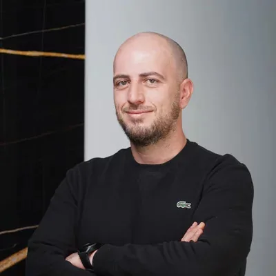 Portrait de Nicolas Romeo, Co-fondateur & Directeur Financier de SAFESTONE